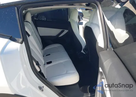 2022 Tesla Model Y Long Range Dual Motor All-Wheel Drive z USA, uszkodzony, nr VIN 7SAYGDEE2NF362272